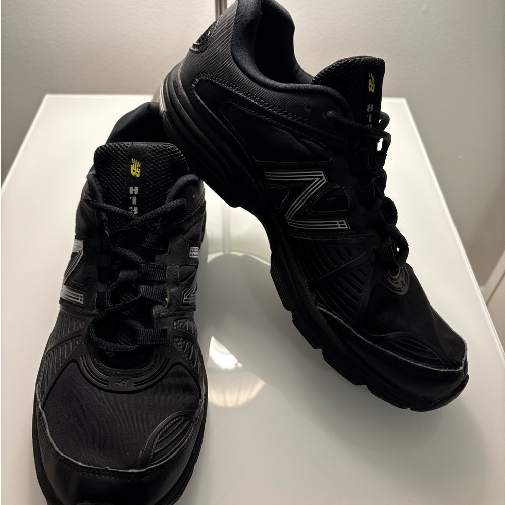 New Balance Men's Black and Silver Athletic Shoes